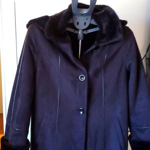 Black shearling style, faux fur winter long coat detachable hood size 8 Fennilli